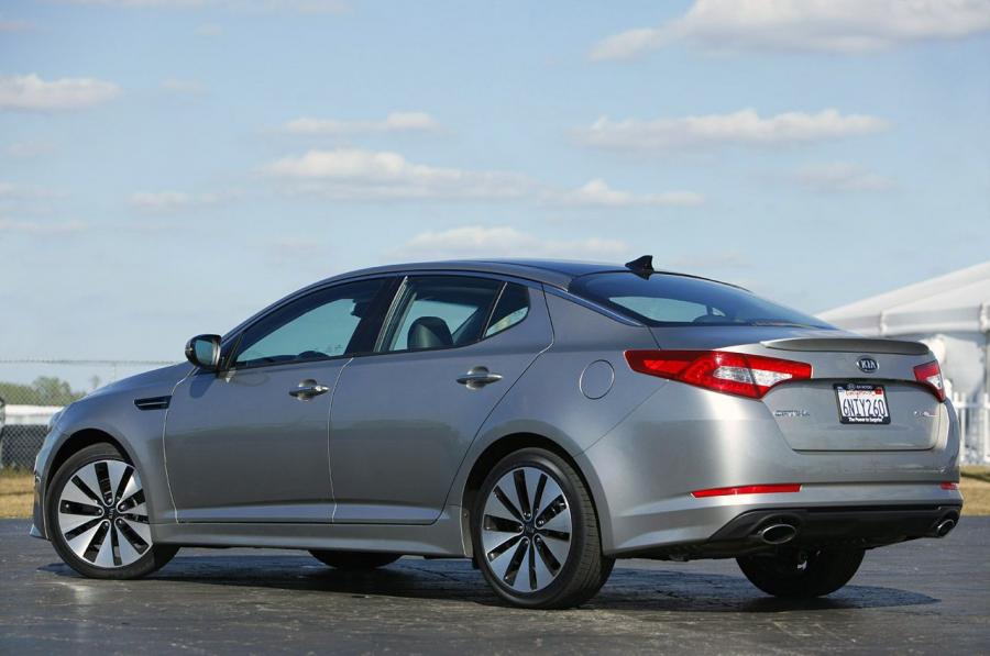  Kia Optima 2.0T 2011 года  (фото 16 из 38)
